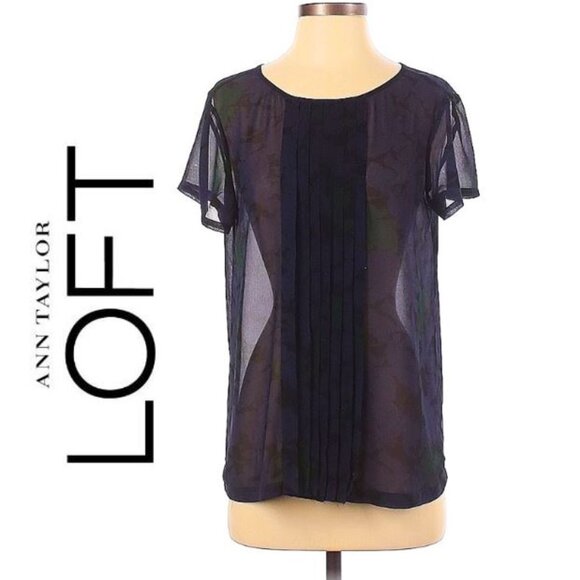 ANN TAYLOR, The Loft - Beautiful sheer navy/purple short sleeve floral blouse - Picture 1 of 13